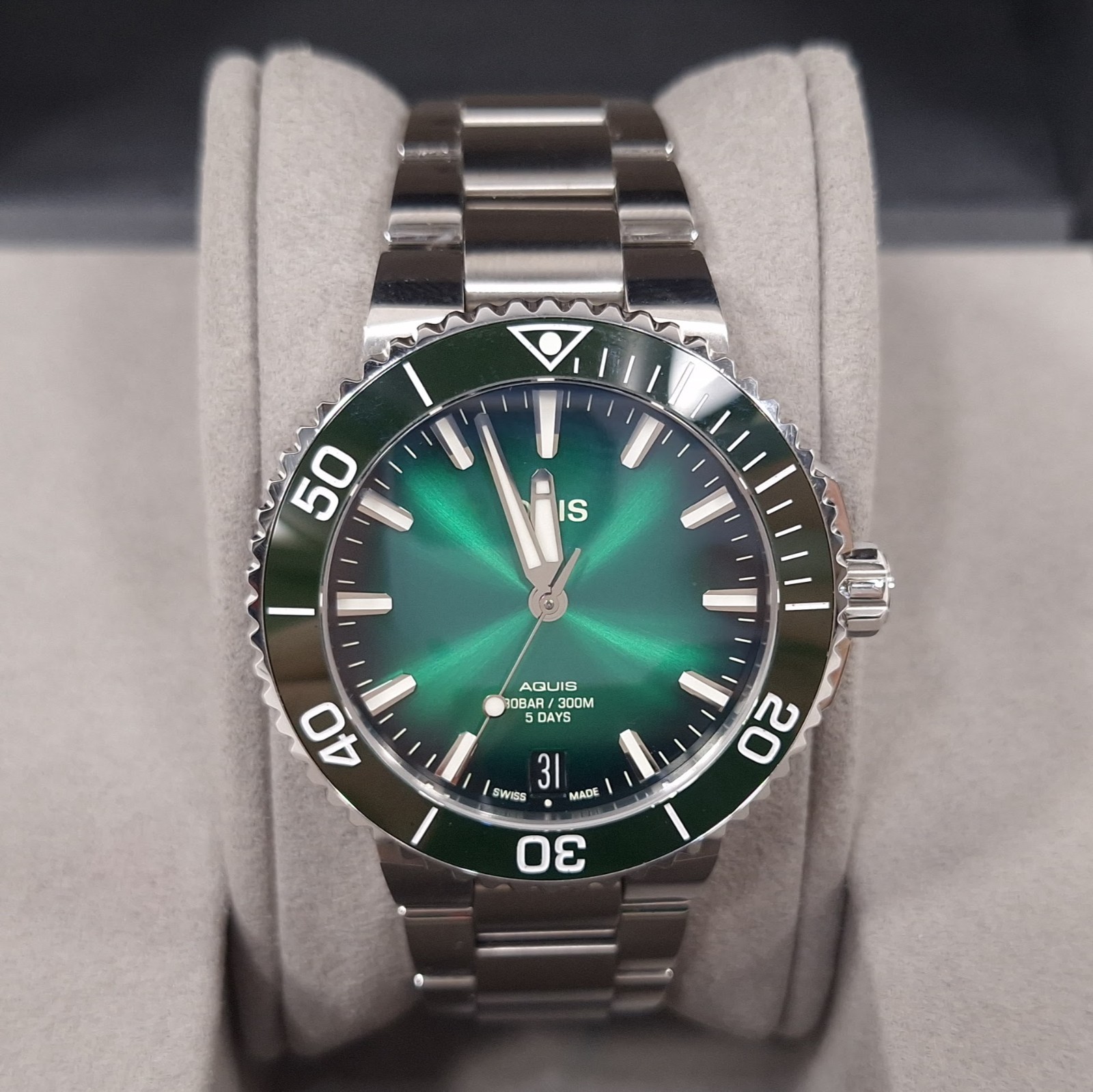 Oris Aquis Date Calibre 400 41.5mm Men’s Watch – 01 400 7769 4157-07 8 22 09PEB