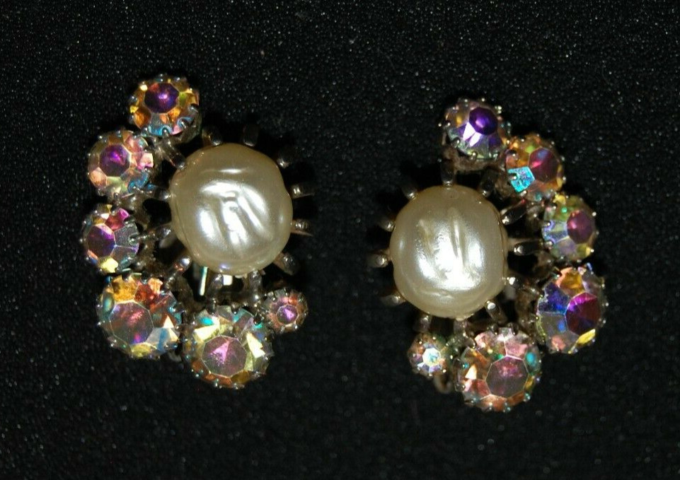 ELEGANT VTG MCM WEISS BAROQUE FAUX PEARL AURORA BOREALIS CRYSTALS CLIP EARRINGS