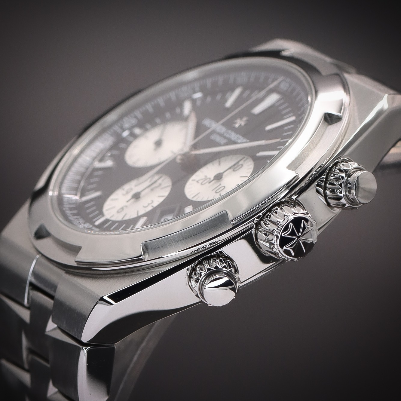 VACHERON CONSTANTIN Overseas Chrono “Reverse Panda” | Ref. 5520V/210A-B481 FS