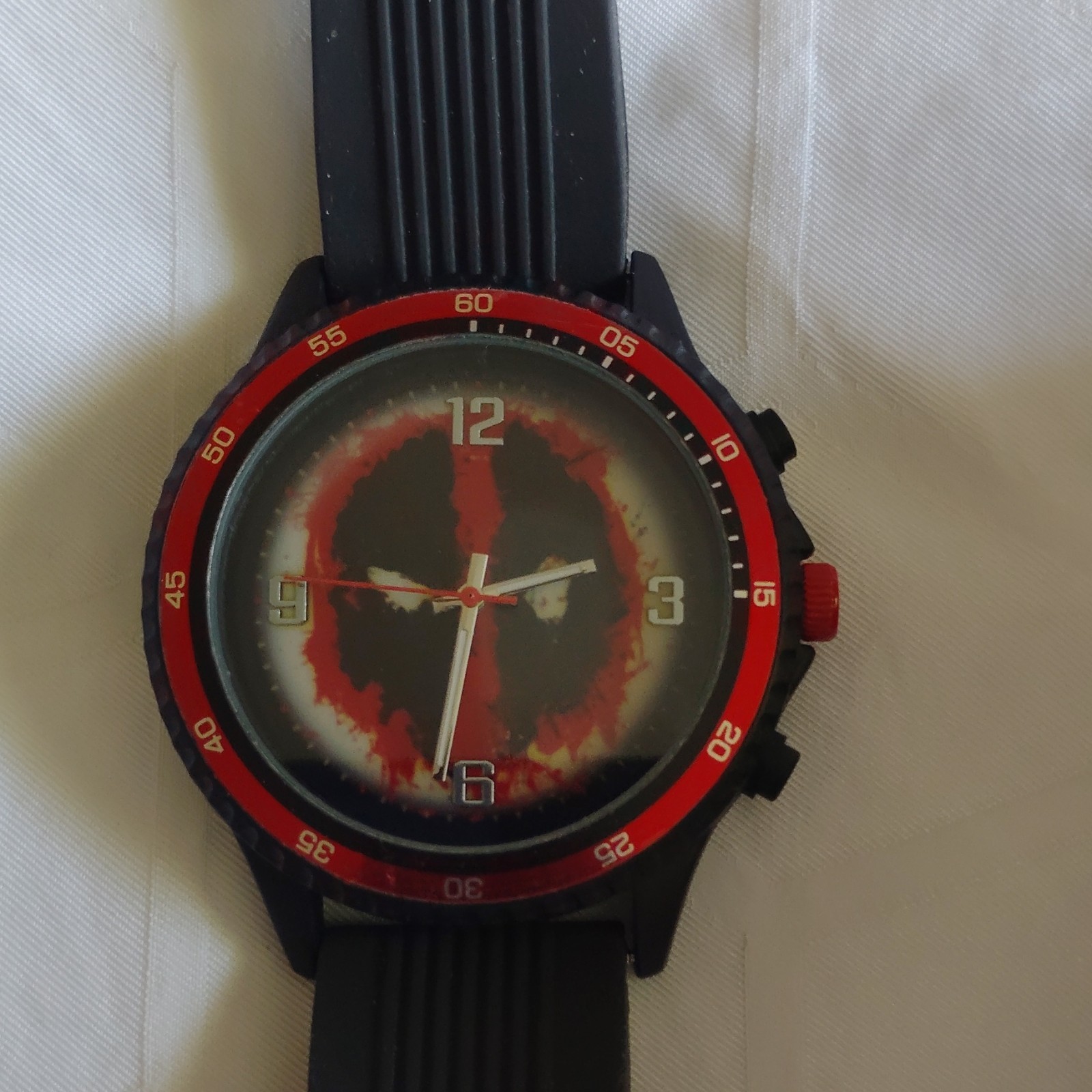 Marvel Deadpool Quartz Analog 44mm Black Silicone Strap Red/Black Bezel Box