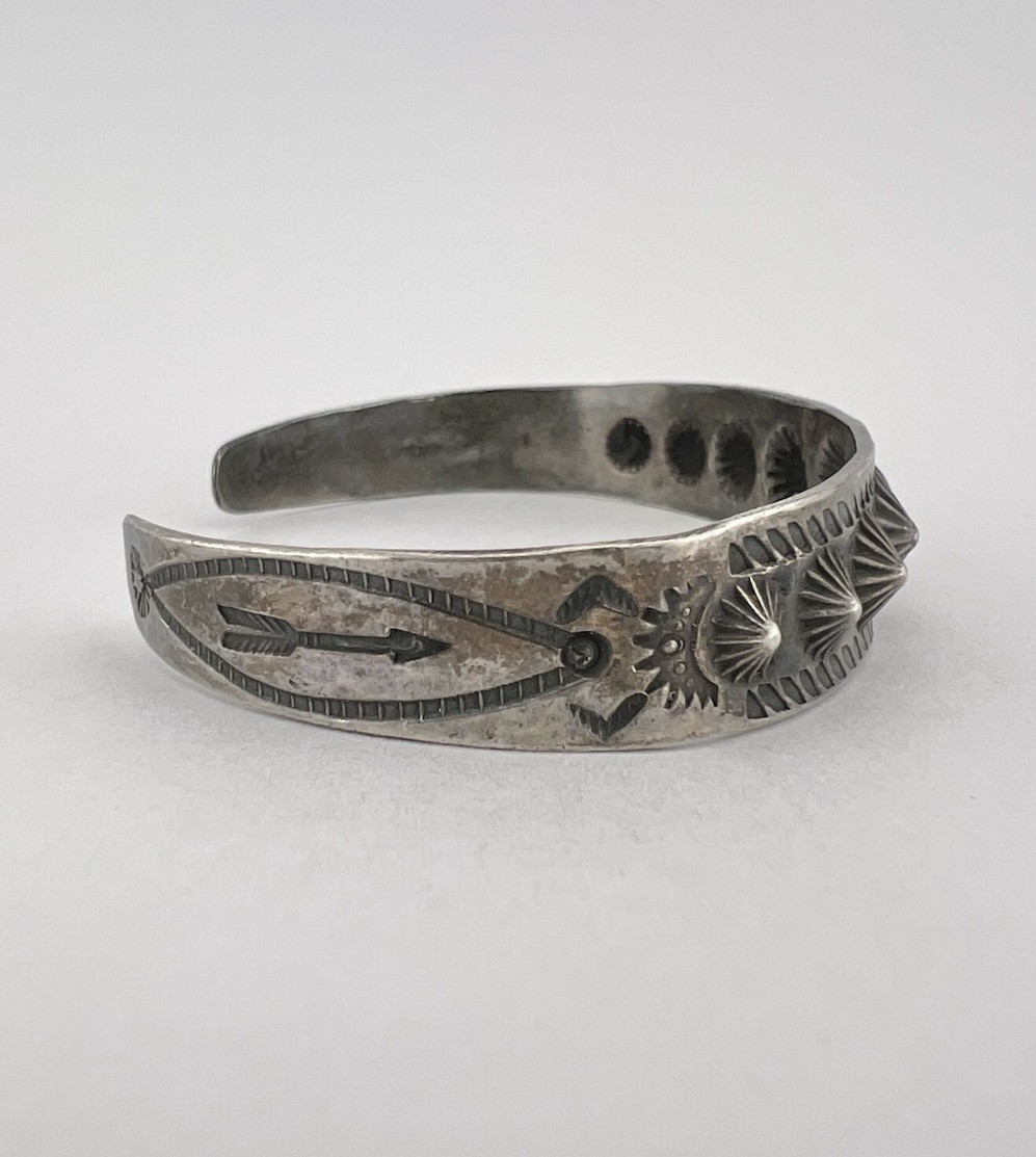 Early Fred Harvey Era Navajo Silver REPOUSSE Spike Stamped Arrow Cuff Bracelet