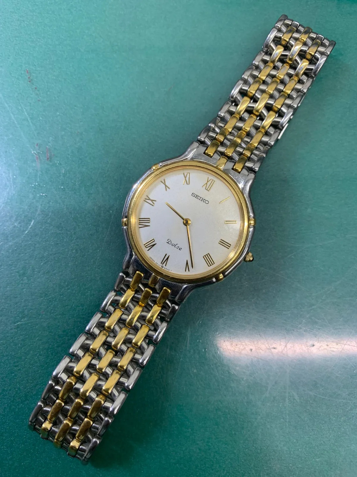 Seiko 5E30-6A00, crown broken.