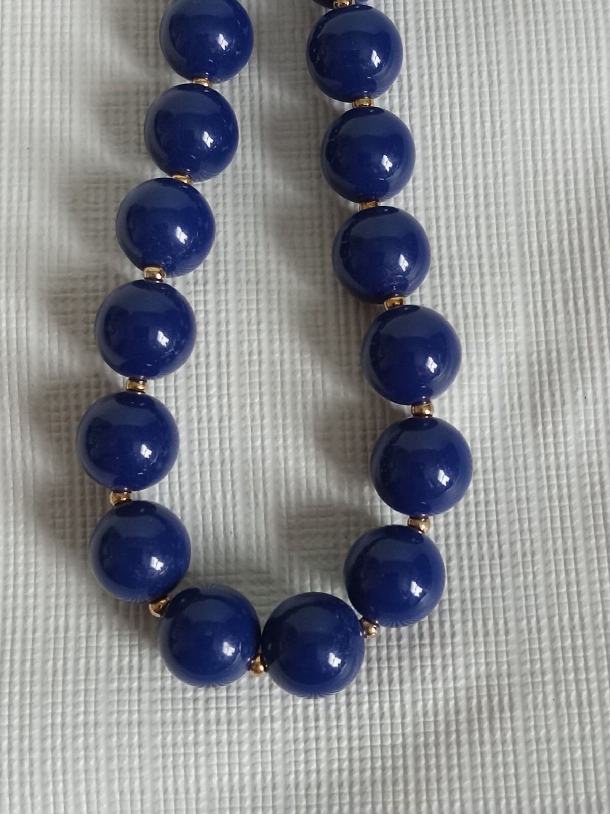 Vintage Navy Blue & Gold Toned Single Strand Acrylic Beaded Lightweight Necklace
