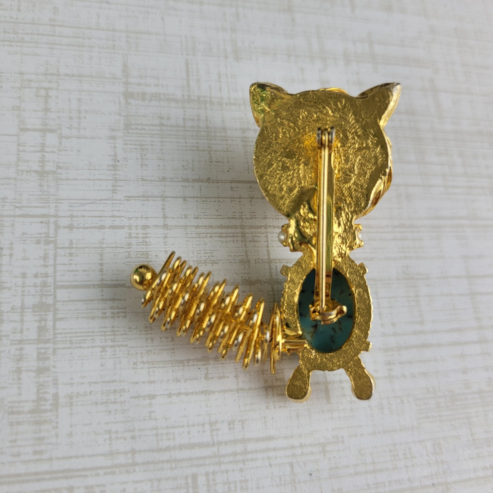 Gold Tone Cabochon Belly Crazy Cat Brooch Modern Reproduction