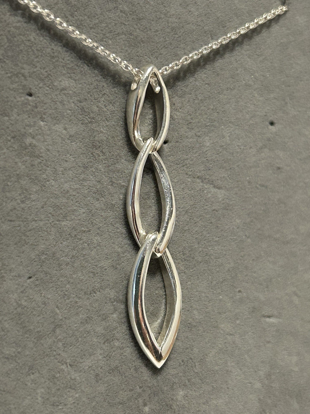 Lovely Sterling Silver 5cm Interlinked Pendant 45cm (17.7”) Necklace (6.41g)