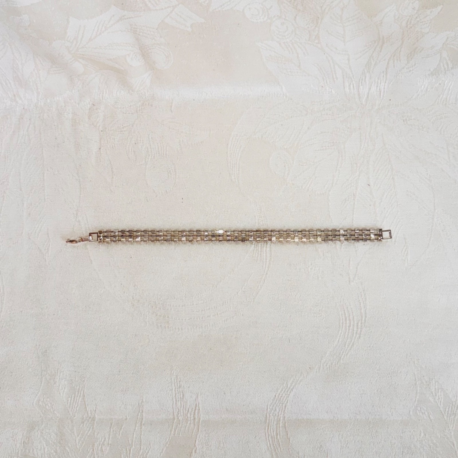 BRACELET vintage rhinestone triple row silvertone metal fold over clasp 7 1/2″ c
