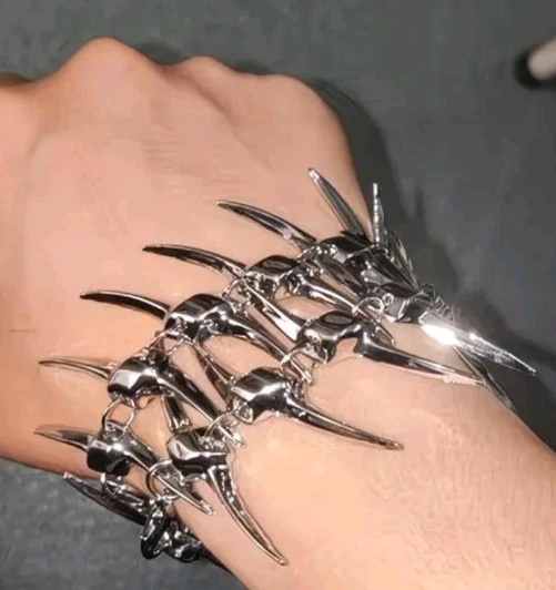 Super Cool Gothic, Rocker,style Silvertone Bracelet Ot Thorns, bones! Grunge EMO