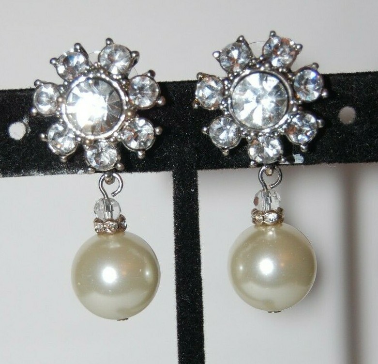 ELEGANT COUTURE RHINESTONES SILVERED METAL FAUX PEARL DROP DANGLE POST EARRINGS