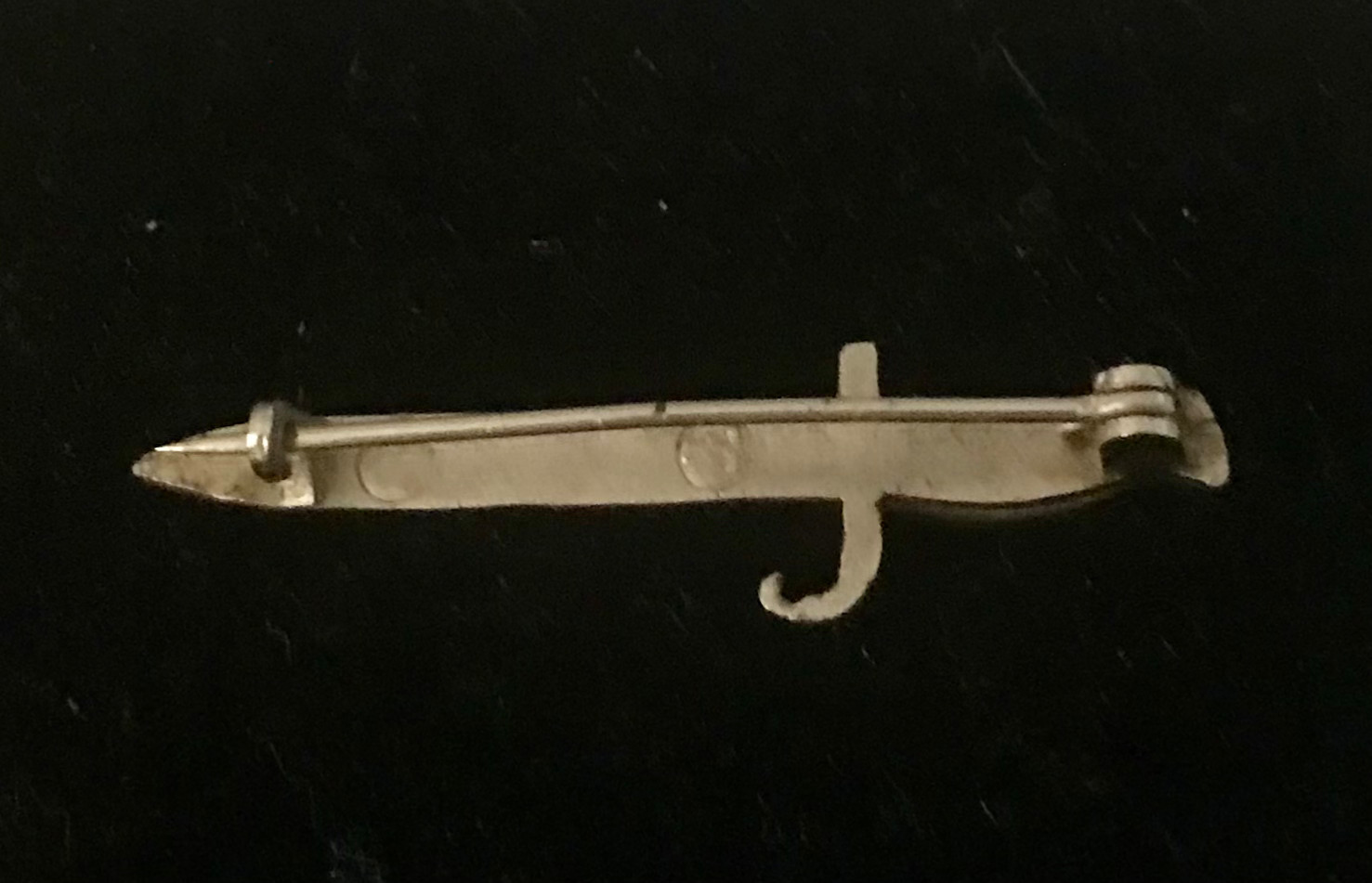WW1 SOUVENIR/SWEETHEART DAGGER BROOCH – GTE DE HAN – MOTHER-OF-PEARL HANDLE