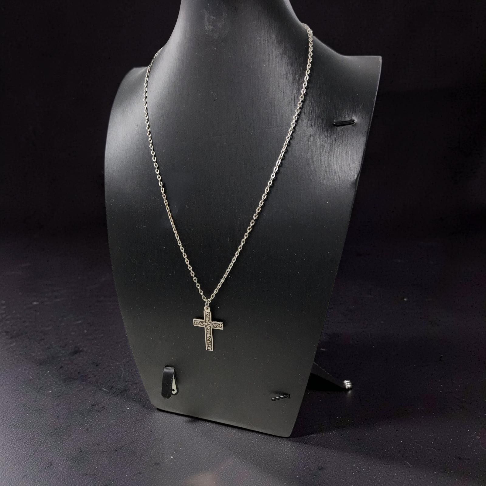 Vintage 10″L Chain Link Necklace W/Swirl Design Cross
