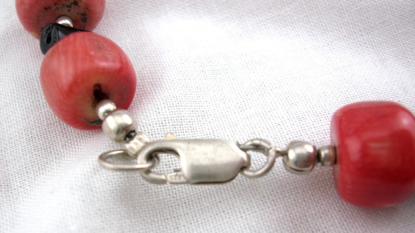 VINTAGE RED AND BLACK CORAL SILVER NECKLACE AND EARRINGS