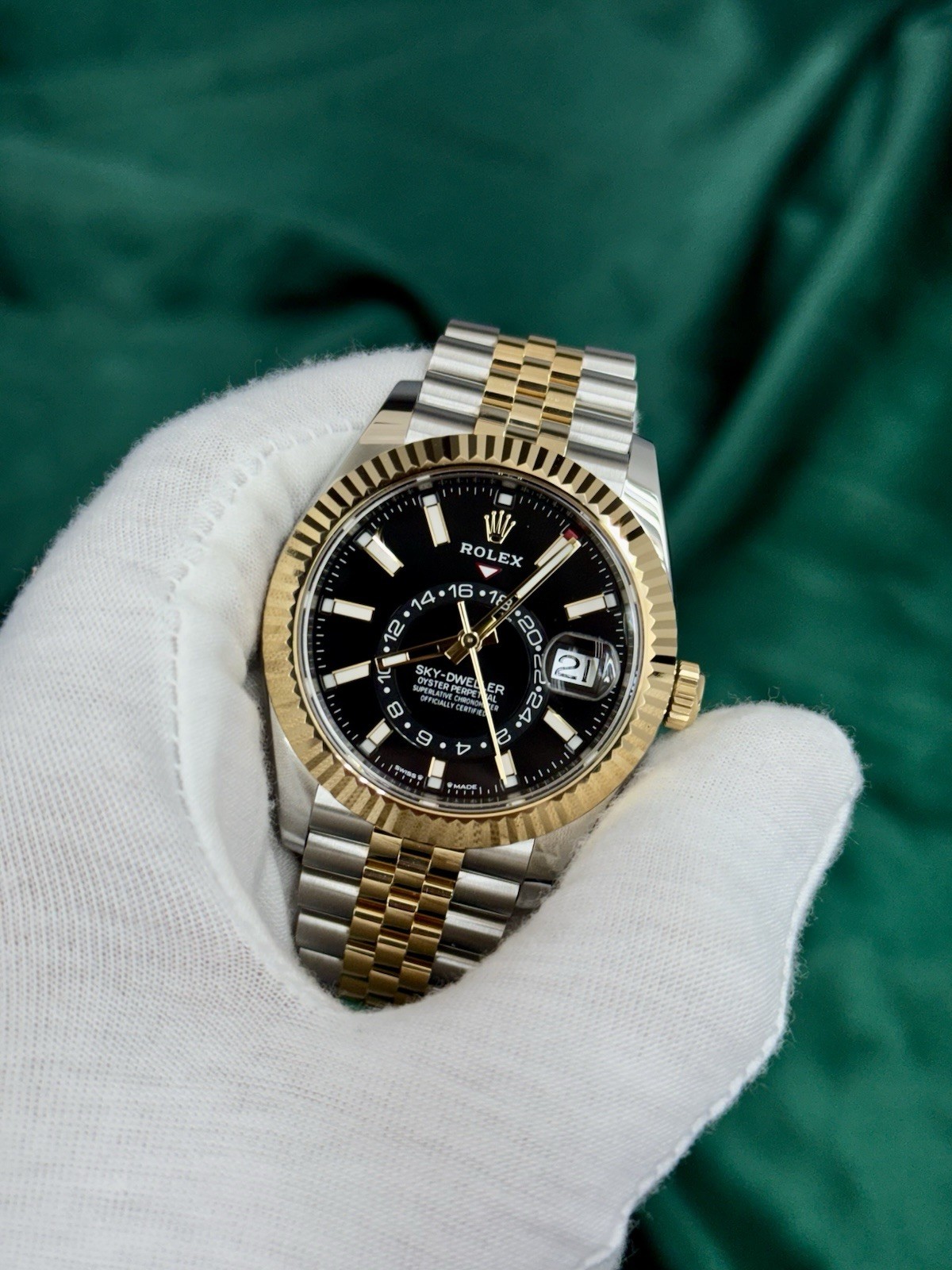Rolex SkyDweller 336933 MINT 18k YG Jubilee Black Dial Auto Watch 42mm Full Set