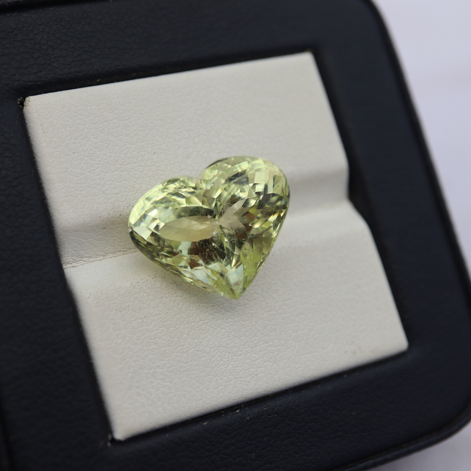10.7 Cts 13.2×15.9 MM Natural Heliodor Aquamarine Faceted Heart Gemstone