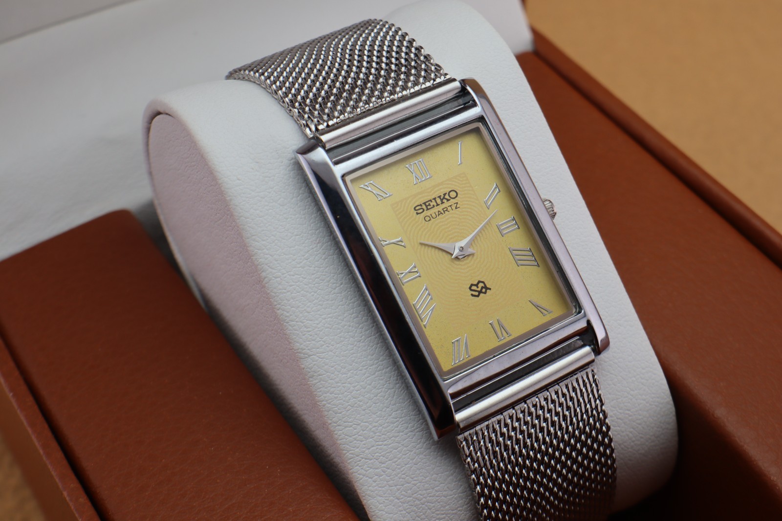 Vintage Seiko Slim Quartz Men’s Wrist Watch Yellow Dial with Silver Mesh Band