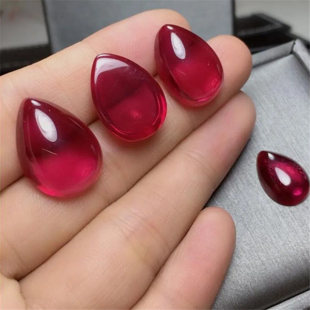 Blood-red Ruby Mohs Hardness 9 Pear Shaped Cabochon Teardrop Cabochon Ruby Gem