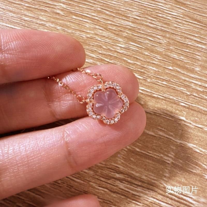 Fresh and sweet pink crystal cherry blossom flower collarbone chain