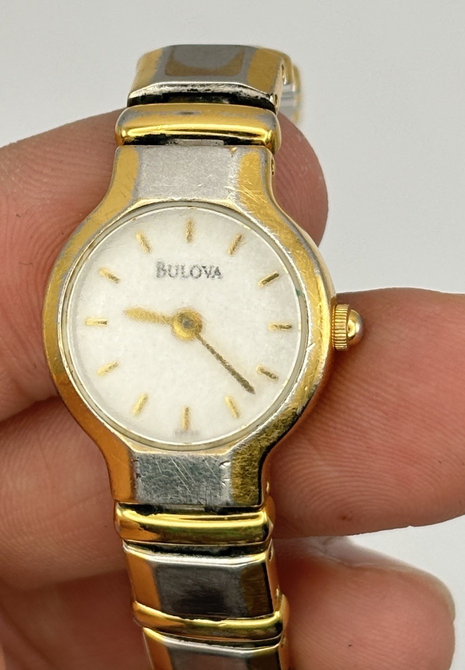 Vintage Bulova Women 98T30 Petite Gold Tone 20mm Quartz Analog Watch #7.36