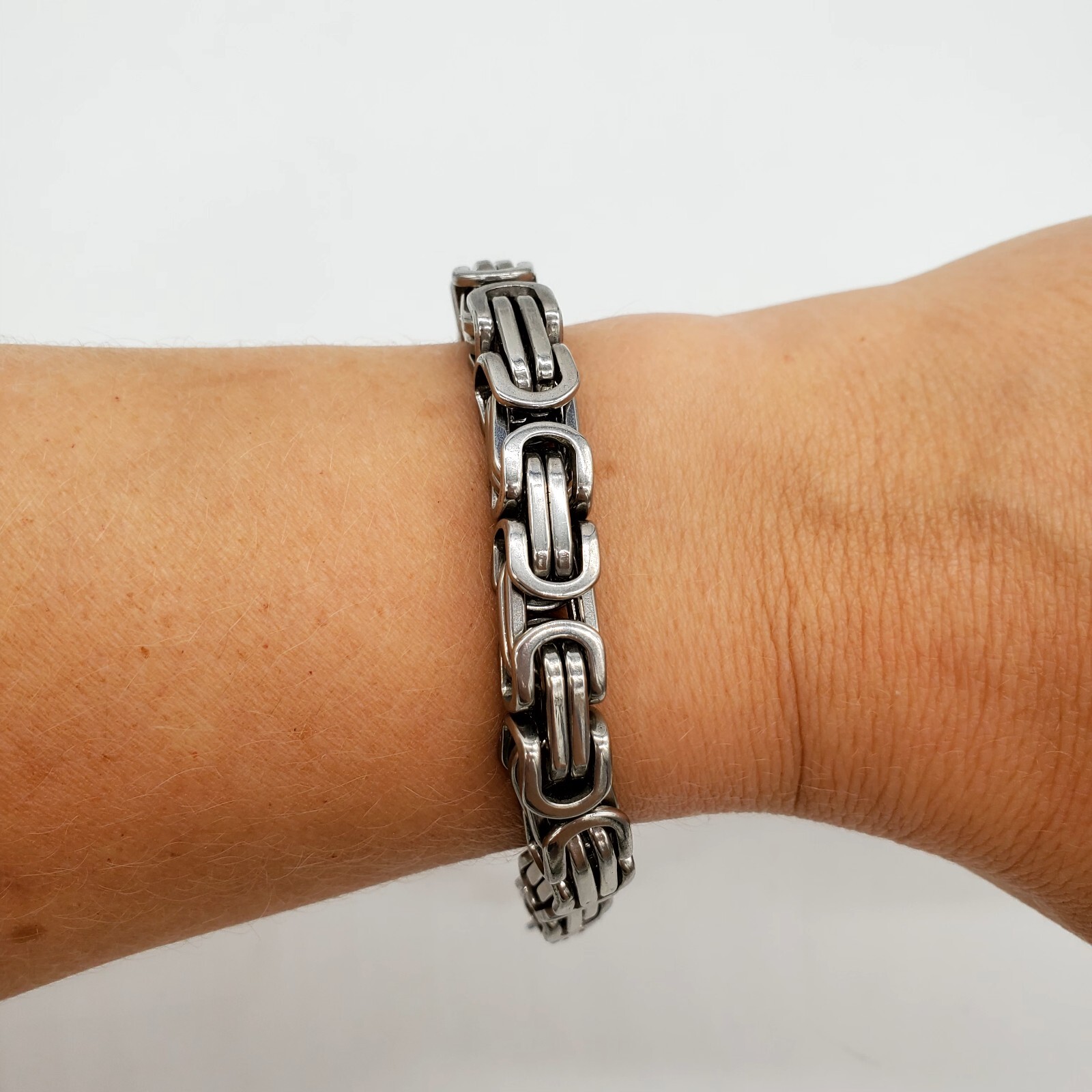 Stainless Steel Men’s/Women’s Unisex Bracelet Round w/ Lobster Closure 8.25″