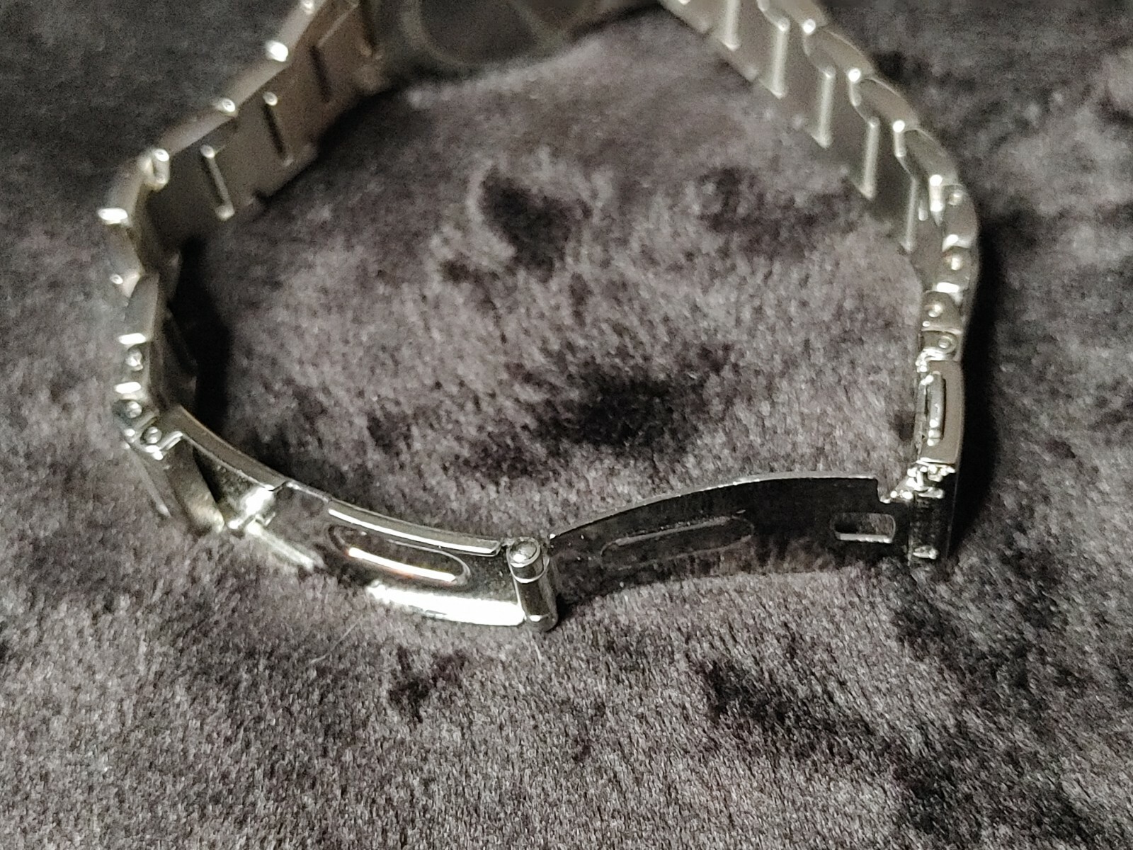 Bulova Women’s Quartz Blue Hands and Markers Silver Tone 28mm Watch 96L215