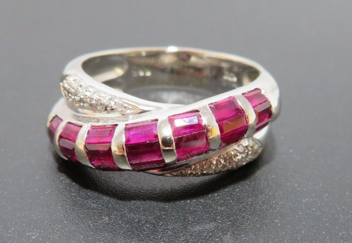 14K WG RUBY & WHIT STONE CLUSTER SWIRL BAND RING SZ 8.25 7.83 grams (A22045-1)