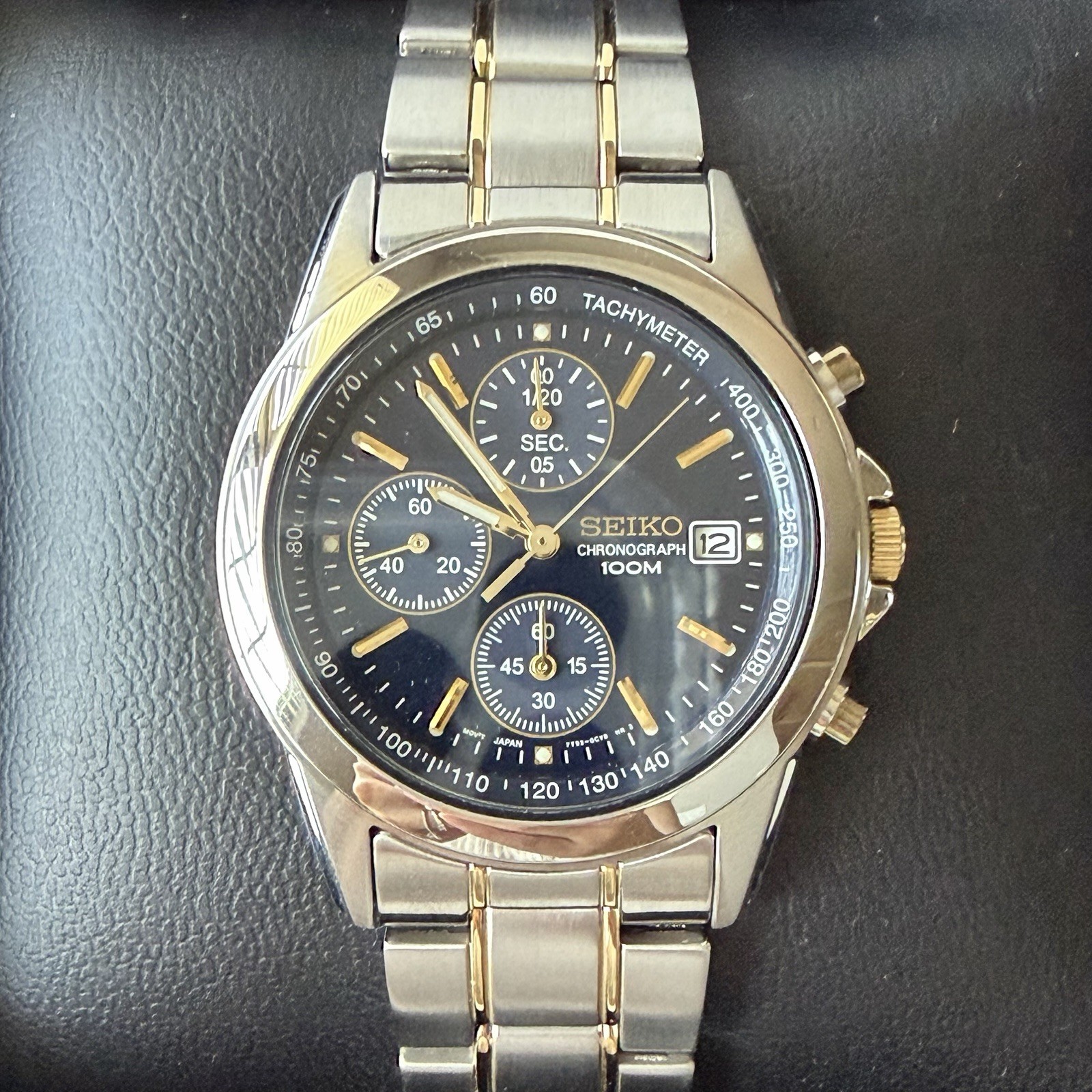 Seiko 7T92-0CW0 Quartz Chronograph Tachymeter Blue Dial New Battery Runs Great