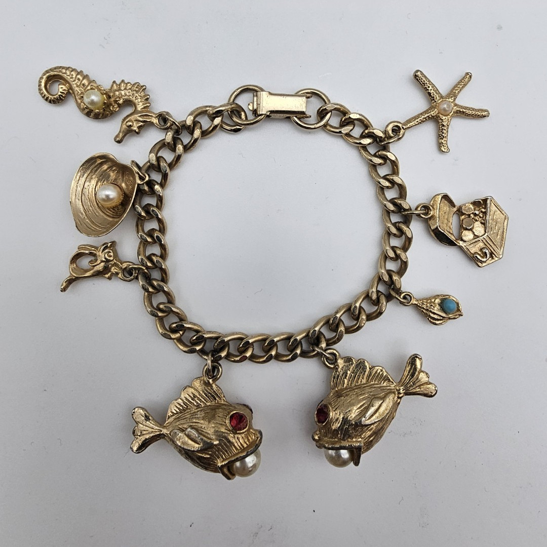 Vintage Gold Tone Sea Life Charm Bracelet 6.75″ Nautical Fish Starfish Seahorse
