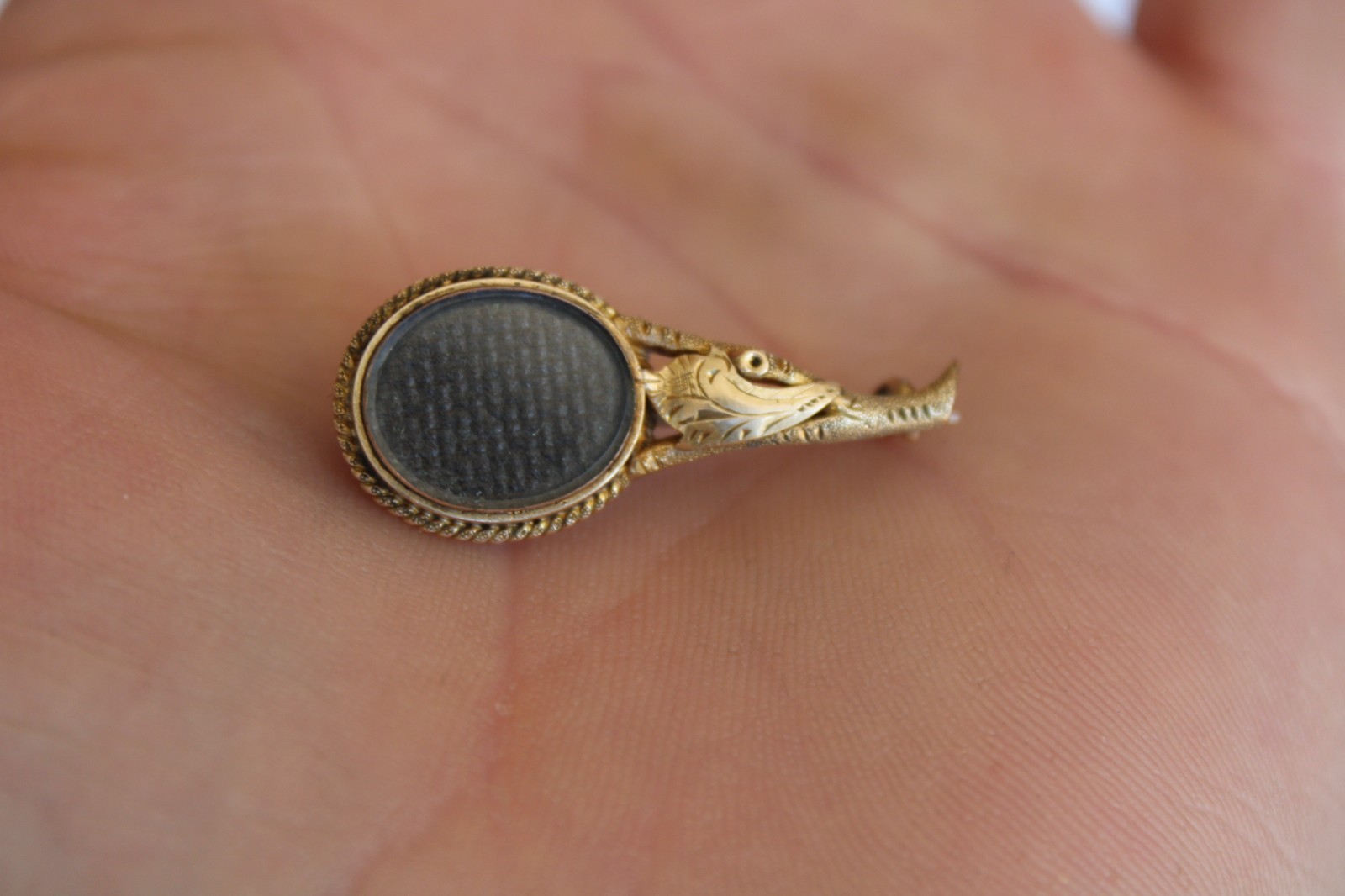 Antique 14k Yellow Gold Victorian Mourning Brooch, 3.17g (1.25″)