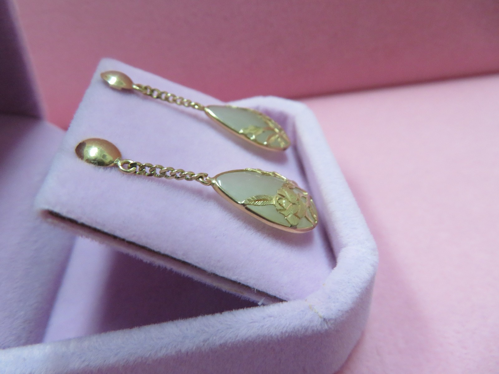 Vtg 14K Y. Gold Framed Filigree Rose Jade Dangle Drop Earrings 3.17 Grams