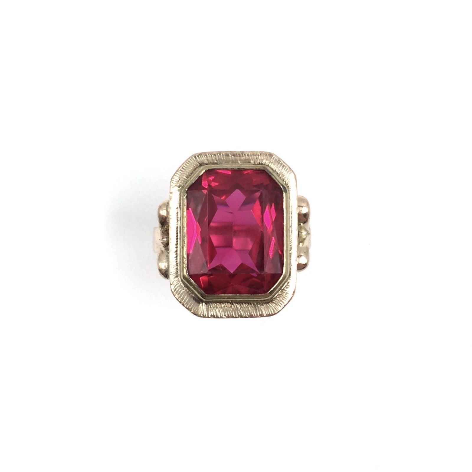 8kt gold ring synthetic ruby 333 yellow gold 1.5 x 1.2 cm signet ring RW 62