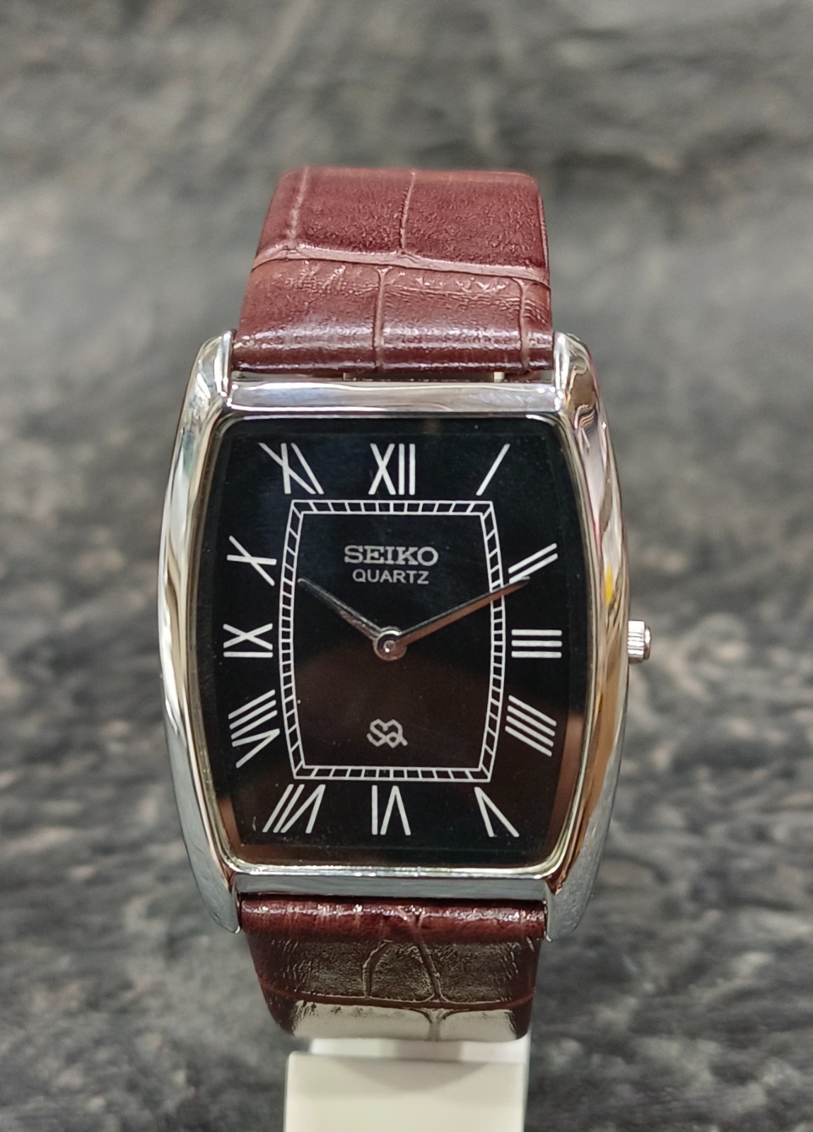 Seiko Two Hands Quartz Slim Wristwatch Elegant Minimal Dress Watch for Men