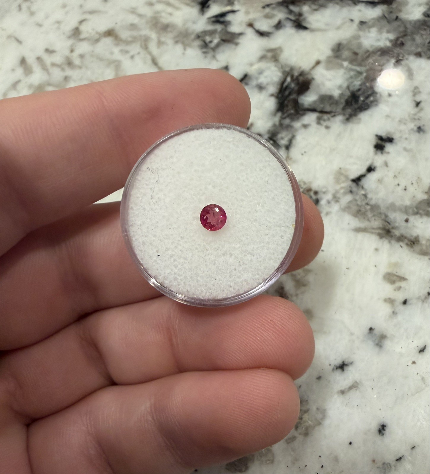 Deep Red/Pink Red Beryl Bixbite Natural Round Gemstone 0.23 Carats 4.0×4.0mm