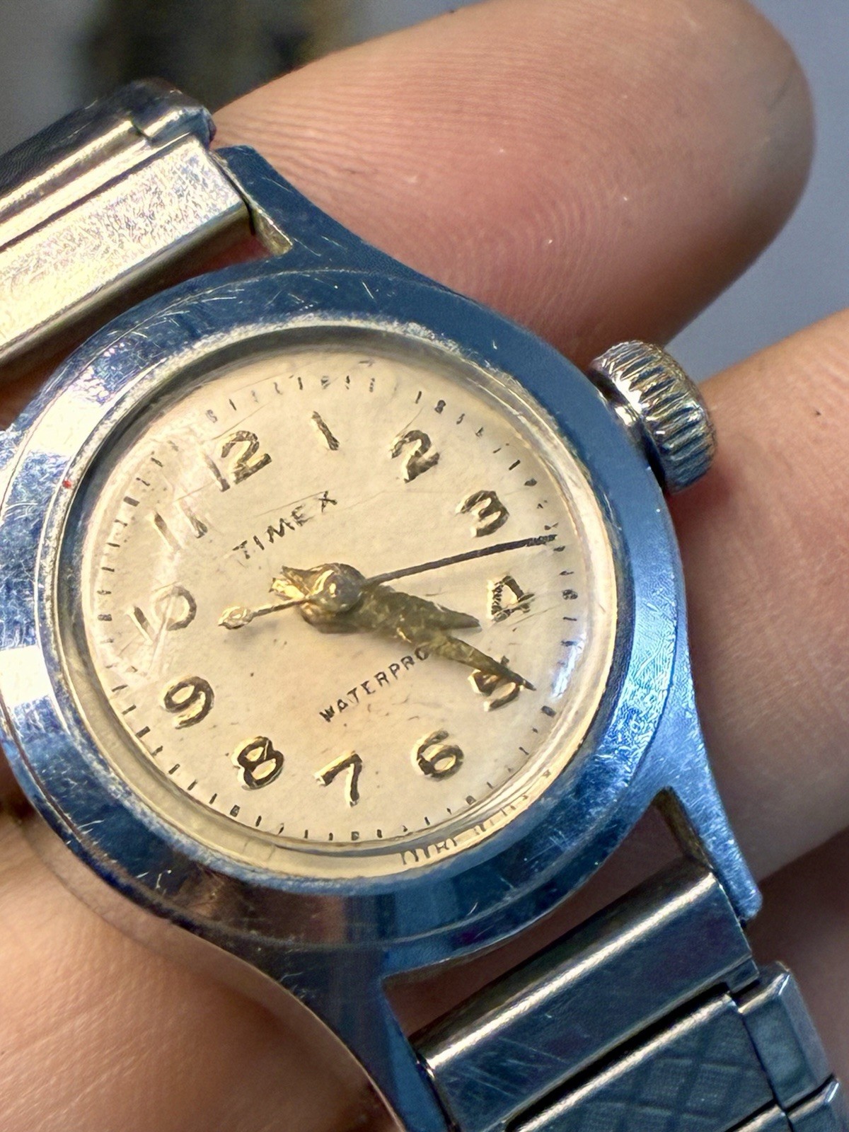 Timex Vintage Women’s Mechanical Watch, Shock-Resistant, Silver Dial, 17J WORKS