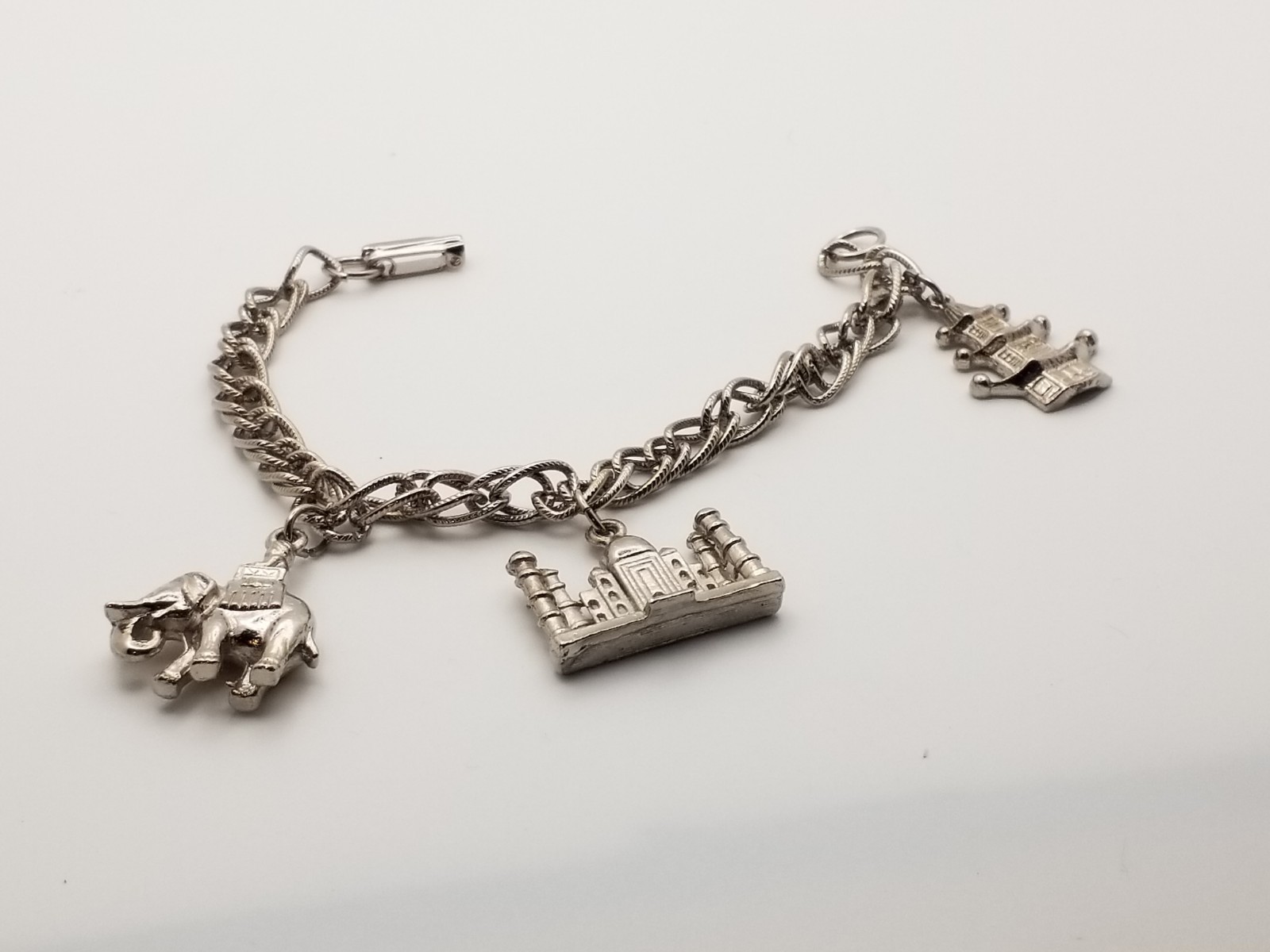 VTG Silver Tone Travel-Themed Charm Bracelet India Elephant Taj Mahal Pagoda 7″