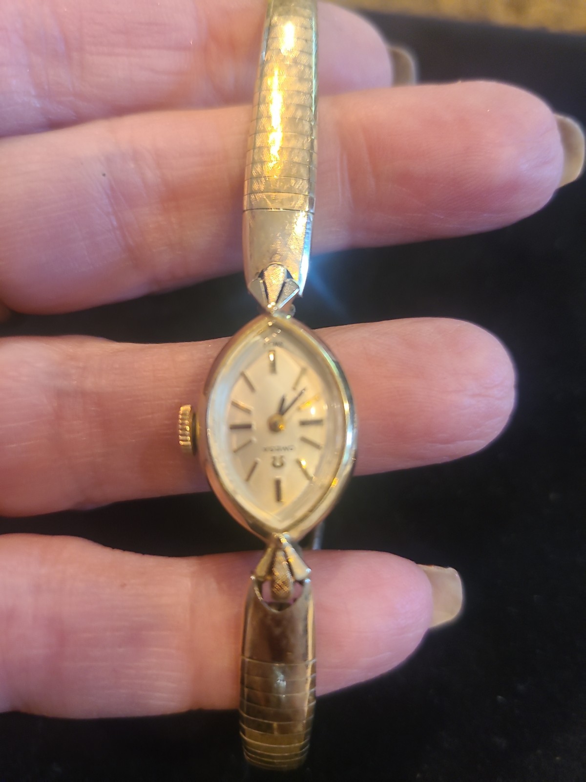 Watch fine jewelry Omega Swiss in 10kt gold filled. 6 in. Wind up,works.Vintage