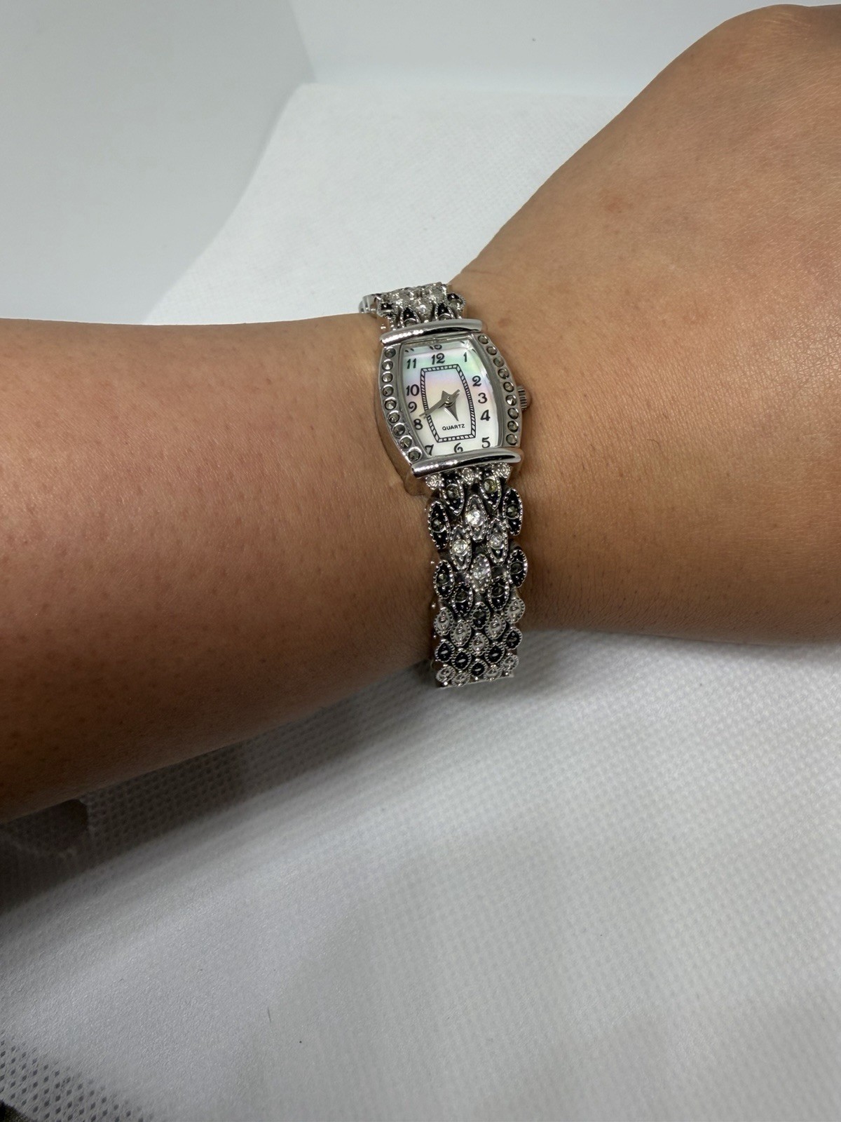 Women’s Silver Tone Rhinestone Bracelet Watch – Working Quartz Dress Watch