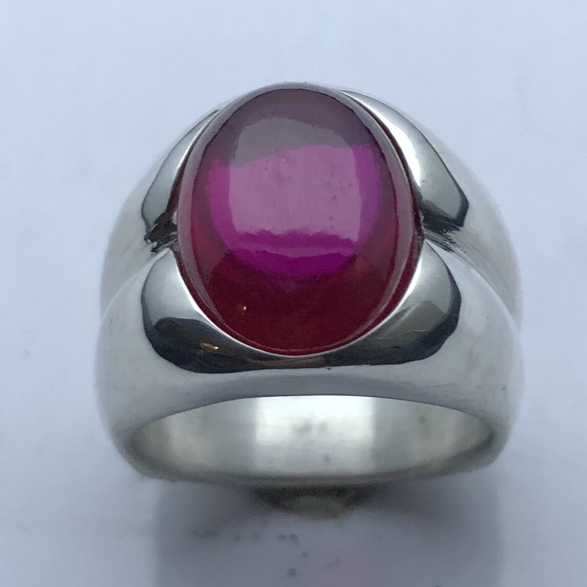 MJG STERLING SILVER MEN’S RING. 16 x 12mm LAB RUBY CABOCHON. SZ 10. 26 gr