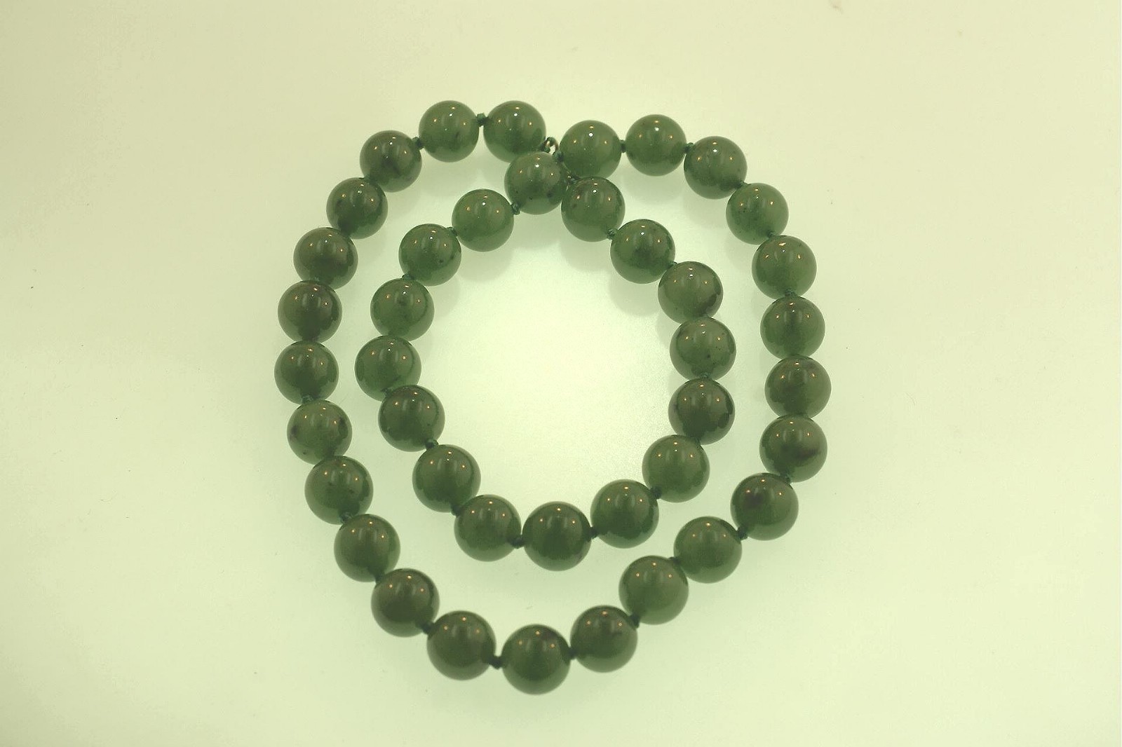 10MM NATURAL NEPHRITE JADE ROUND BEAD KNOTTED 14K YELL0W GOLD NECKLACE 18.5″