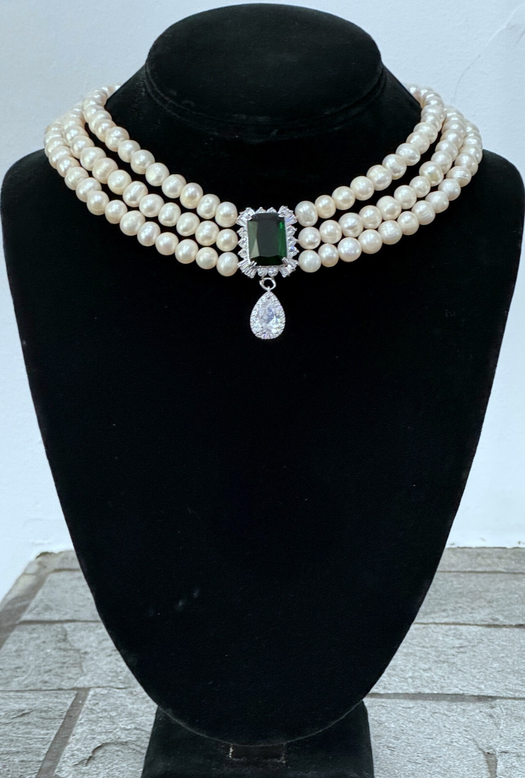 Fresh water pearls Necklace with green cubic zircon and clear swarovski center