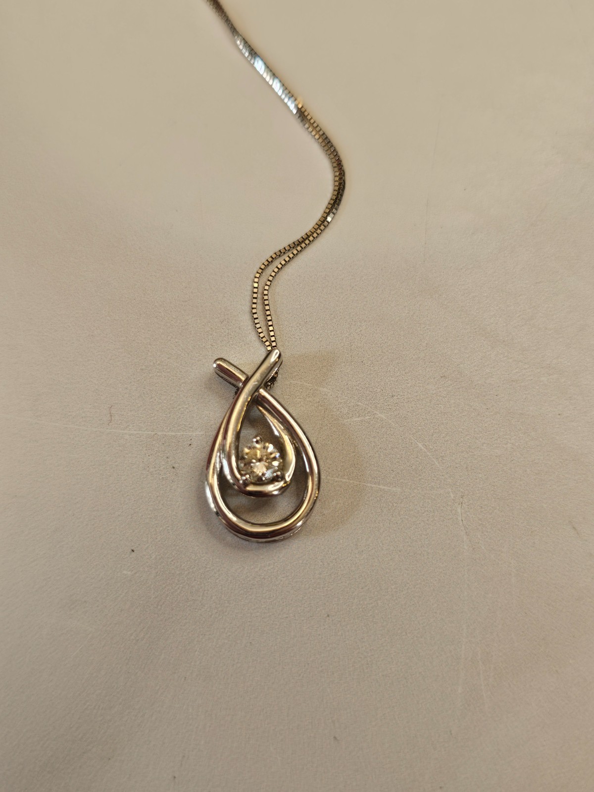 10K SOLID WHITE GOLD DIAMOND EMBRACE OF LOVE PENDANT ON 10K NECKLACE 20″ 2.76 G