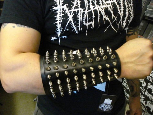 JUDAS ISCARIOT LEATHER SPIKED GAUNTLET BLACK METAL (MDLG0006)