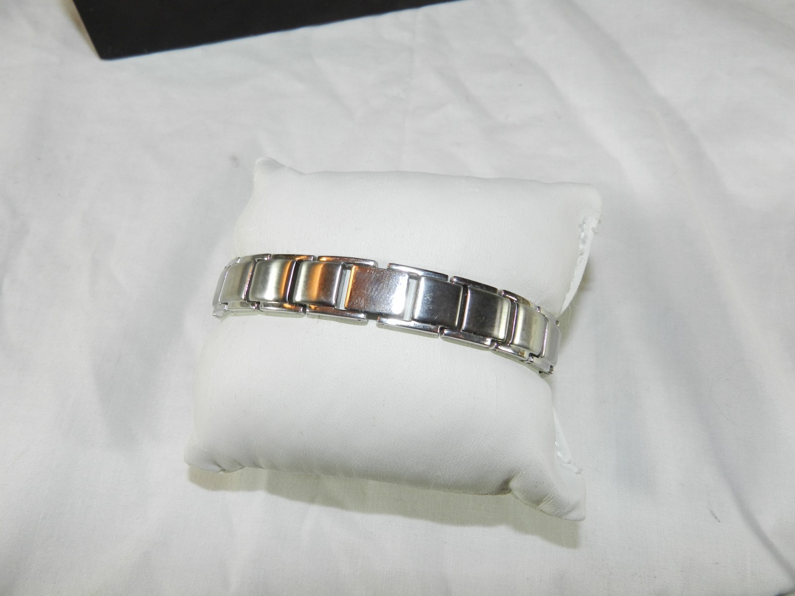 New in Box – Citizen Eco-Drive E111 K16750 HST – Solar Powered Watch