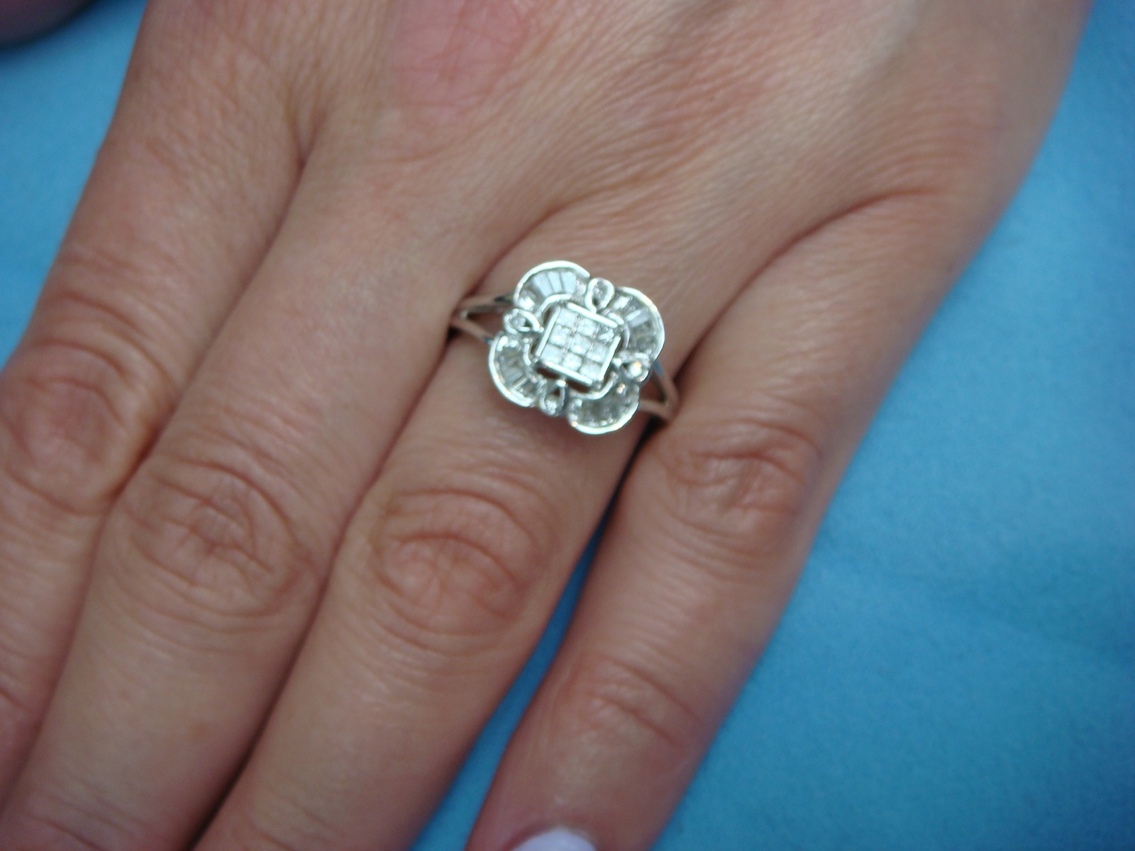 14 KT. NATURAL PRINCESS AND BAGUETTE DIAMONDS LADIES RING 3.2 GRAMS SUIZE 7