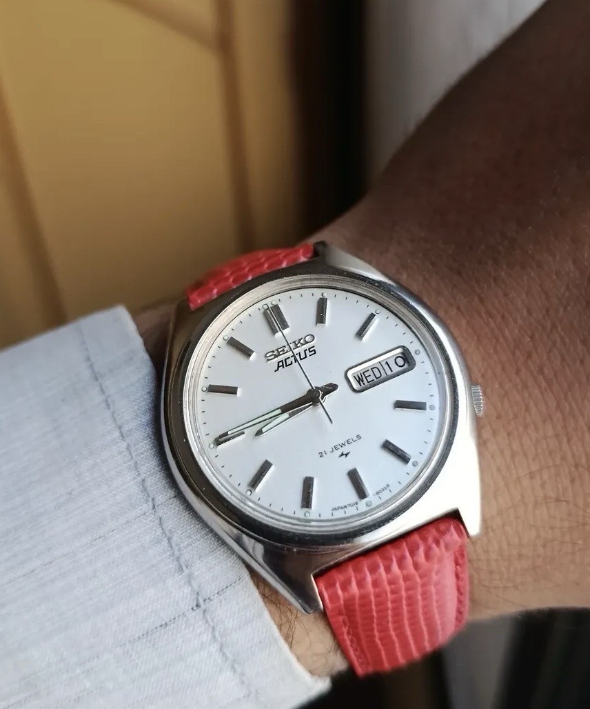 Vintage Seiko ACTUS 7019-5010 21 Jewels Men Silver Sunburst Dial Automatic 1977