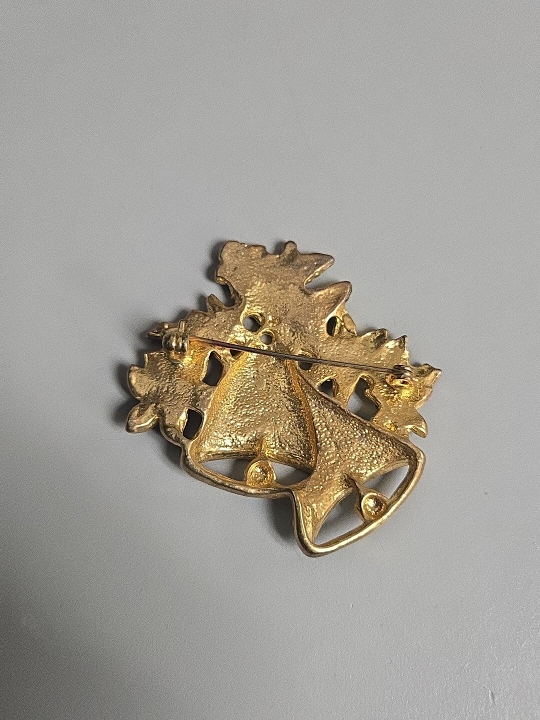 Vintage Unsigned Gold Tone Enamel Christmas Bells Poinsettias Pin Brooch