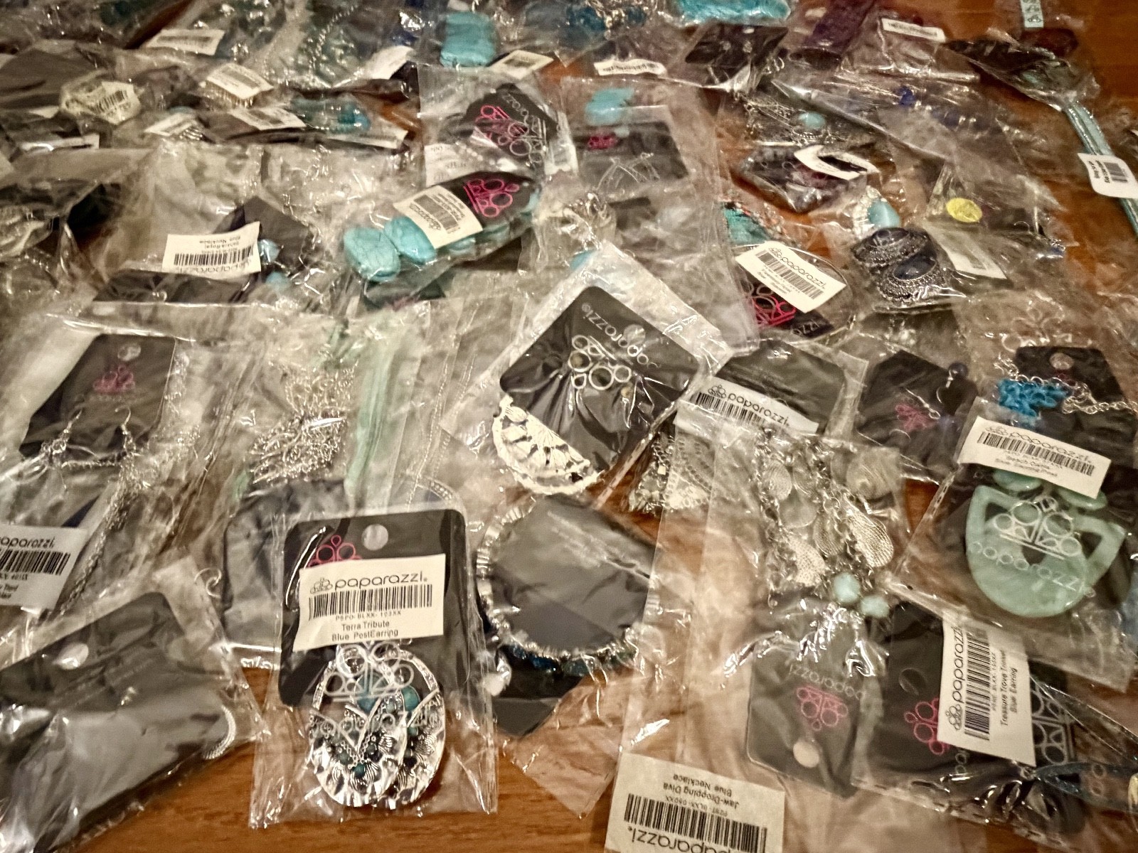 Paparazzi Jewelry lot bulk of 120 pieces (50 cents per piece)