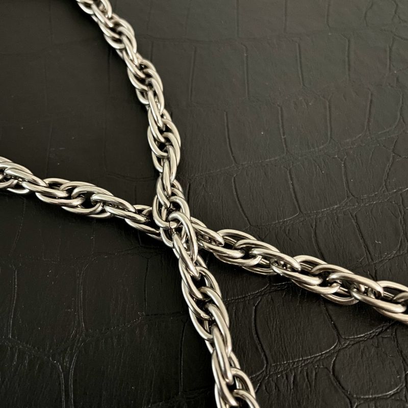 New Pure Titanium Twisted Necklace With a 7mm Wide Anti Allergic Moisture Chain