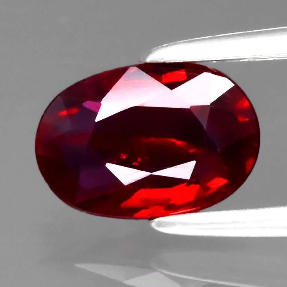 0.67ct 6.8×4.7mm Oval Natural Purplish Red Ruby Mozambique Gemstone