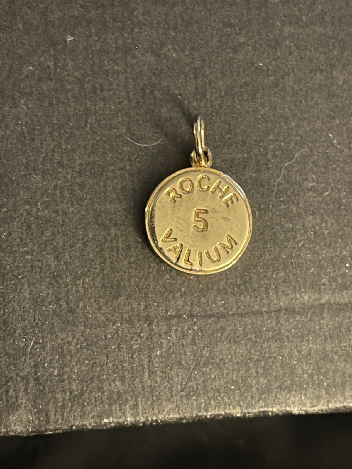 Vintage Roche Valium 5 Pill Charm – Gold Tone Medical Promo Pendant – Rare