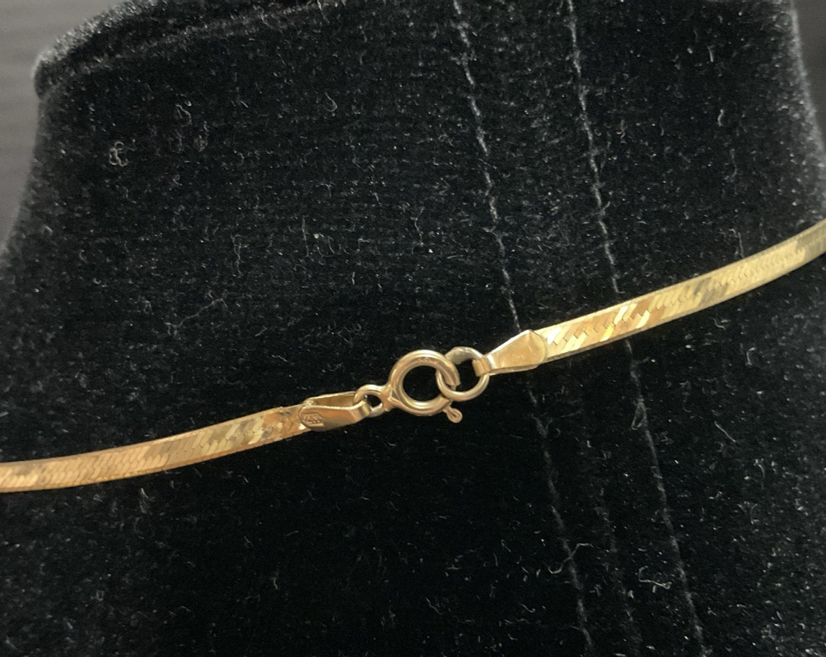Italian 10k Yellow Gold Herringbone Chain Necklace 24″ 2mm 3 grams Marked 417