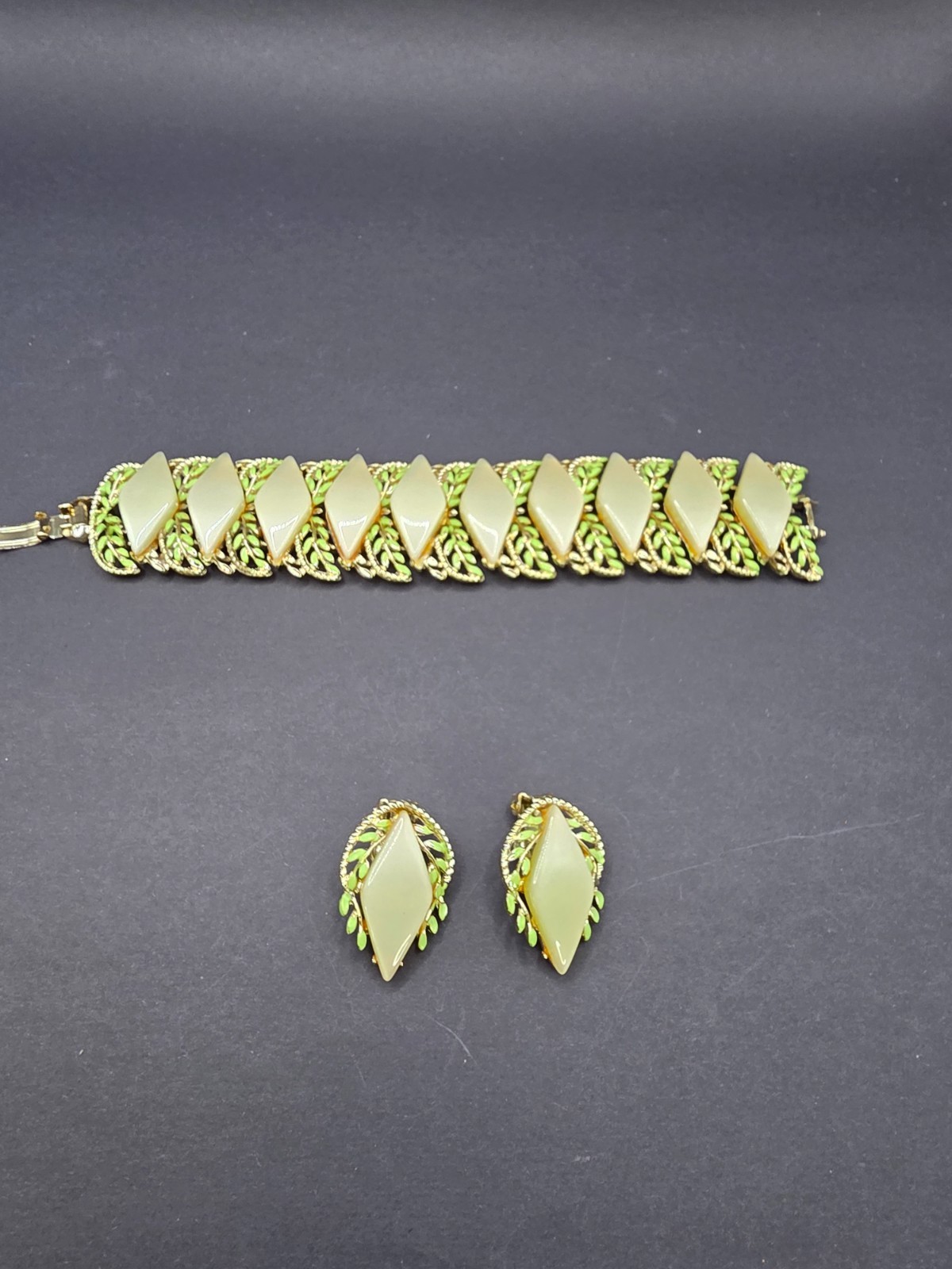 Vintage MCM Lucite Bracelet & Clip Earrings Set Gold Tone Pearlized Cabochons
